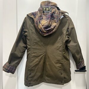 Barbour Beadwell Women’s Waxed Coat, Size 6